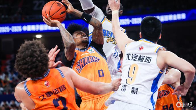 【动力图】团队篮球显威,上海男篮主场胜北京